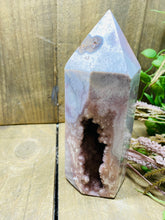 Load image into Gallery viewer, Flower Agate tower obelisk