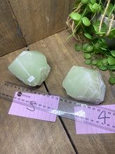 Load image into Gallery viewer, Green Calcite semi polished points