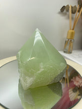 Load image into Gallery viewer, Green Calcite semi polished points