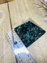 Load image into Gallery viewer, Kambaba Jasper Pyramid / paper weight
