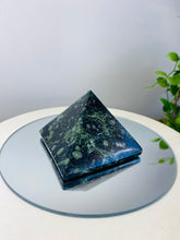 Load image into Gallery viewer, Kambaba Jasper Pyramid / paper weight