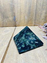 Load image into Gallery viewer, Kambaba Jasper Pyramid / paper weight