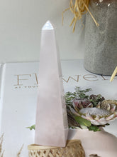 Load image into Gallery viewer, Mangano Calcite Tower Obelisk