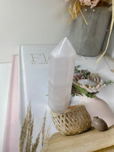 Load image into Gallery viewer, Mangano Calcite Tower Obelisk