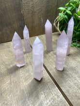 Load image into Gallery viewer, Rose Quartz single point towers