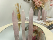Load image into Gallery viewer, Rose Quartz single point towers