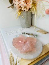 Load image into Gallery viewer, Oval Selenite trinket bowl with rough Rose Quartz (4 pieces)