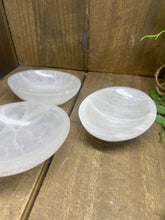 Load image into Gallery viewer, Selenite trinket bowl