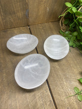 Load image into Gallery viewer, Selenite trinket bowl