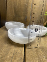 Load image into Gallery viewer, Selenite trinket bowl