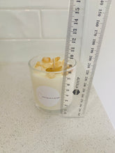 Load image into Gallery viewer, Medium Citrine natural soy Candle - Medium size (180g)