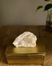 Load image into Gallery viewer, Gold trinket, jewellery or gift box with Quartz geode handle