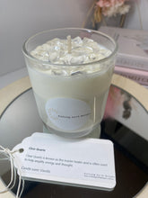 Load image into Gallery viewer, Medium clear Quartz infused natural soy Candle - Medium size (180g)