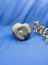 Load image into Gallery viewer, Natural Agate Geode heart with Quartz crystals inside