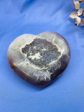 Load image into Gallery viewer, Natural Agate Geode heart with Quartz crystals inside