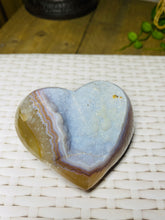 Load image into Gallery viewer, Natural Agate Geode heart with Quartz crystals inside