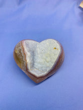 Load image into Gallery viewer, Natural Agate Geode heart with Quartz crystals inside