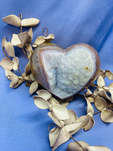 Load image into Gallery viewer, Natural Agate Geode heart with Quartz crystals inside