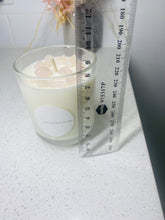 Load image into Gallery viewer, Medium Rose Quartz natural soy Candle - Medium size (180g)