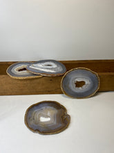 Load image into Gallery viewer, Set of 4 Natural polished Agate Slice drink coasters 06