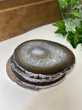 Load image into Gallery viewer, Set of 4 Natural polished Agate Slice drink coasters with Silver Electroplating around the edges 01
