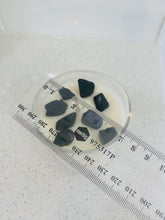 Load image into Gallery viewer, Medium Shungite natural soy Candle - Medium size (180g)