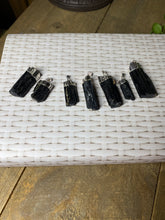 Load image into Gallery viewer, Tourmaline pendant set with silver electroplating - necklace