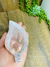 Load image into Gallery viewer, Clear Quartz Leaf Bowl