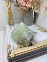 Load image into Gallery viewer, Green Calcite semi polished points