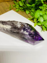 Load image into Gallery viewer, High quality Amethyst point