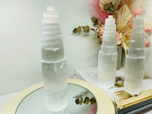 Load image into Gallery viewer, Large Selenite tower