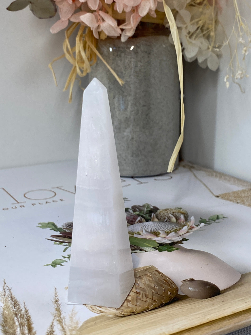 Mangano Calcite Tower Obelisk