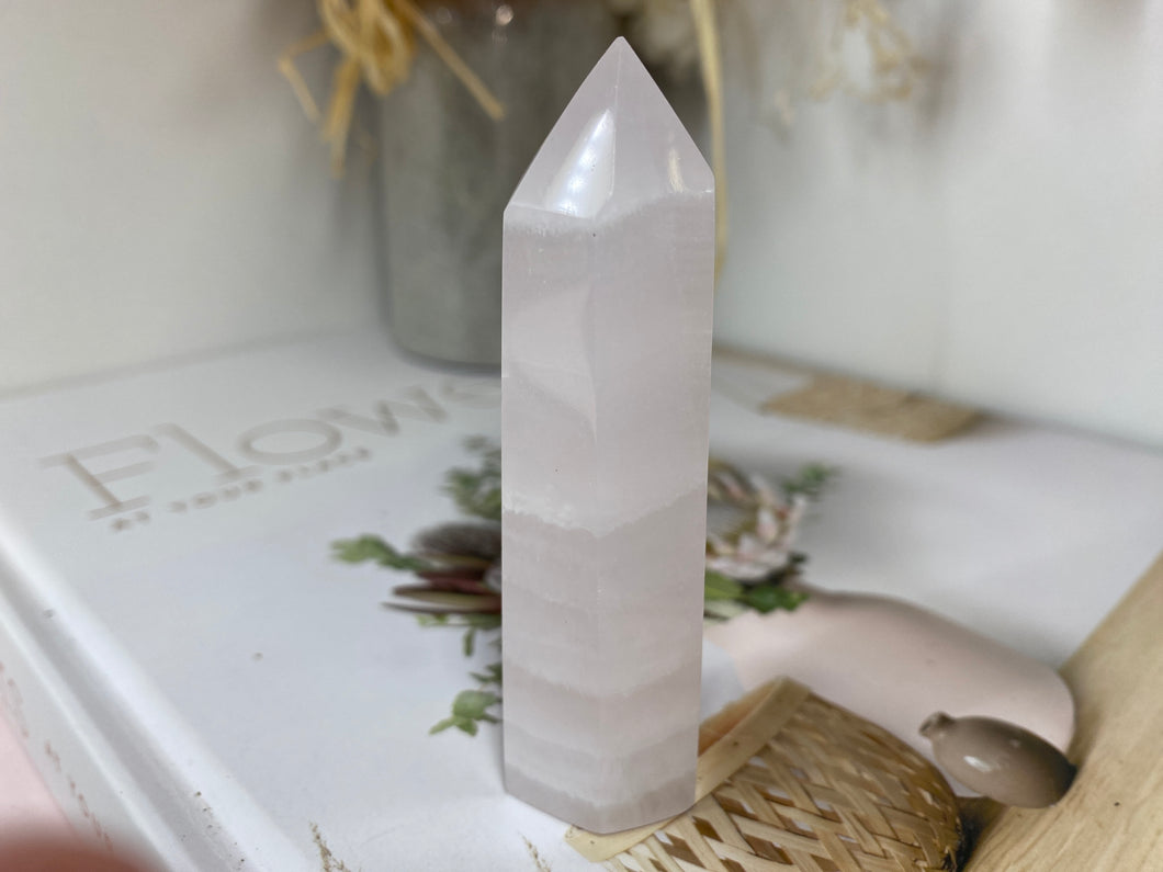 Mangano Calcite Tower Obelisk