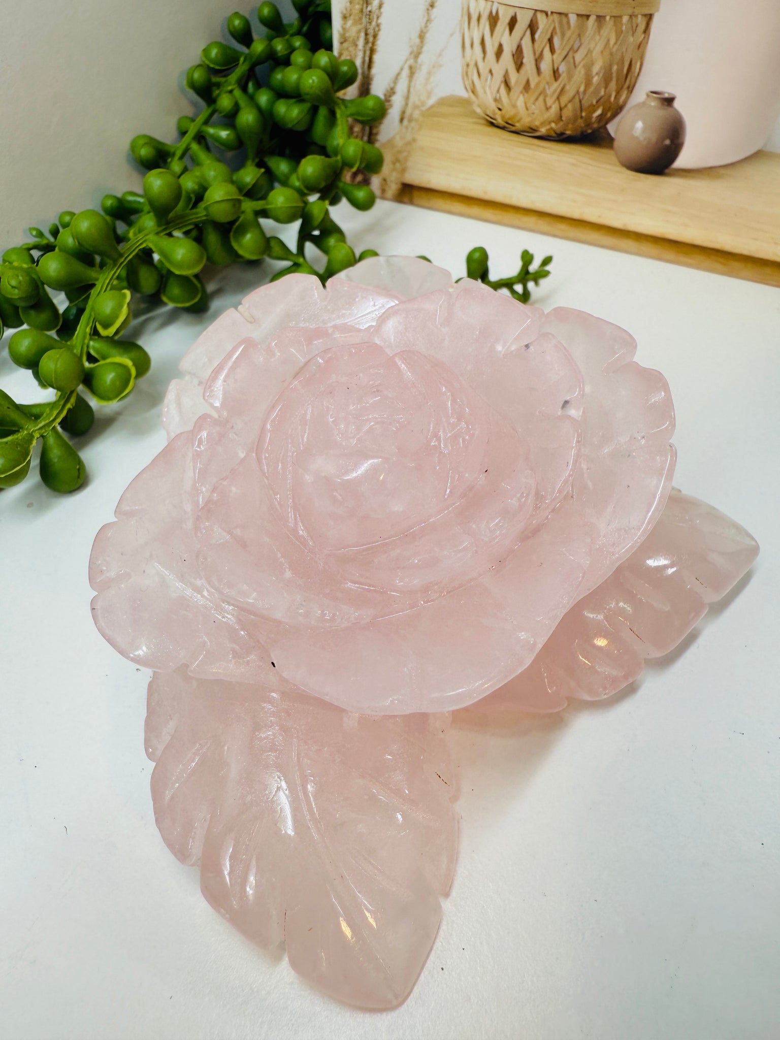 Load image into Gallery viewer, Rose Quartz hand carved flower