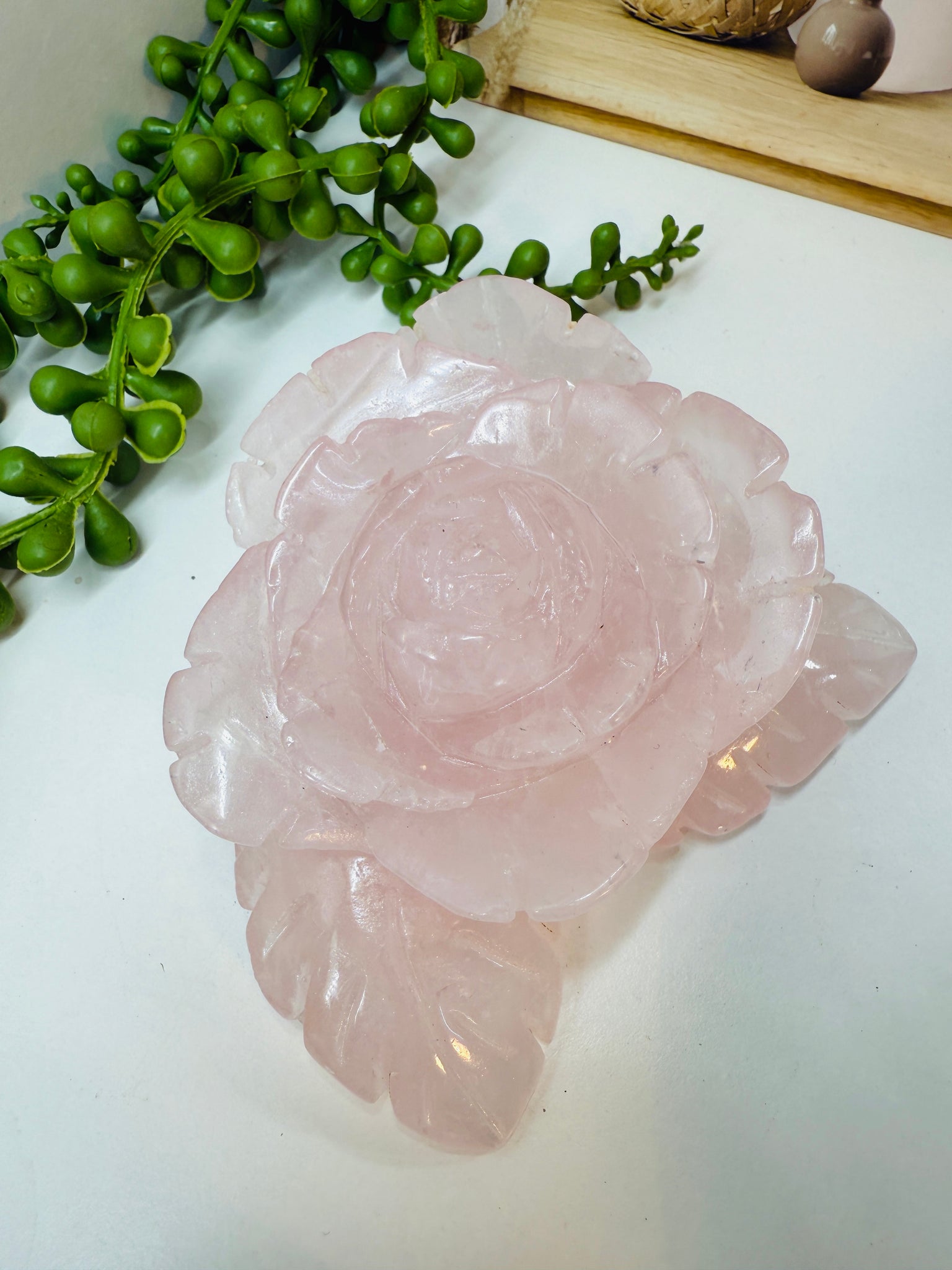 Load image into Gallery viewer, Rose Quartz hand carved flower