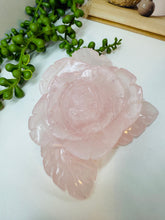 Load image into Gallery viewer, Rose Quartz hand carved flower