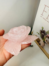 Load image into Gallery viewer, Rose Quartz hand carved flower