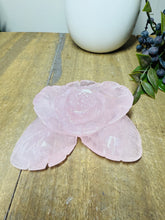 Load image into Gallery viewer, Rose Quartz hand carved flower