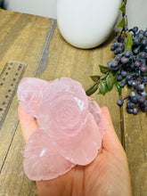 Load image into Gallery viewer, Rose Quartz hand carved flower