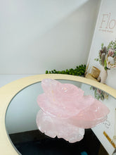 Load image into Gallery viewer, Rose Quartz hand carved flower