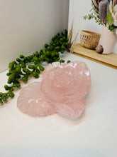 Load image into Gallery viewer, Rose Quartz hand carved flower