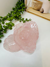 Load image into Gallery viewer, Rose Quartz hand carved flower