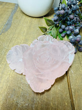Load image into Gallery viewer, Rose Quartz hand carved flower