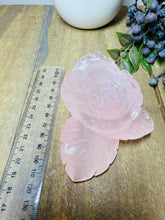 Load image into Gallery viewer, Rose Quartz hand carved flower
