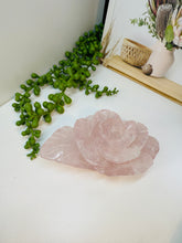 Load image into Gallery viewer, Rose Quartz hand carved flower