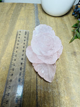 Load image into Gallery viewer, Rose Quartz hand carved flower