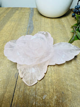 Load image into Gallery viewer, Rose Quartz hand carved flower