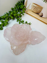 Load image into Gallery viewer, Rose Quartz hand carved flower