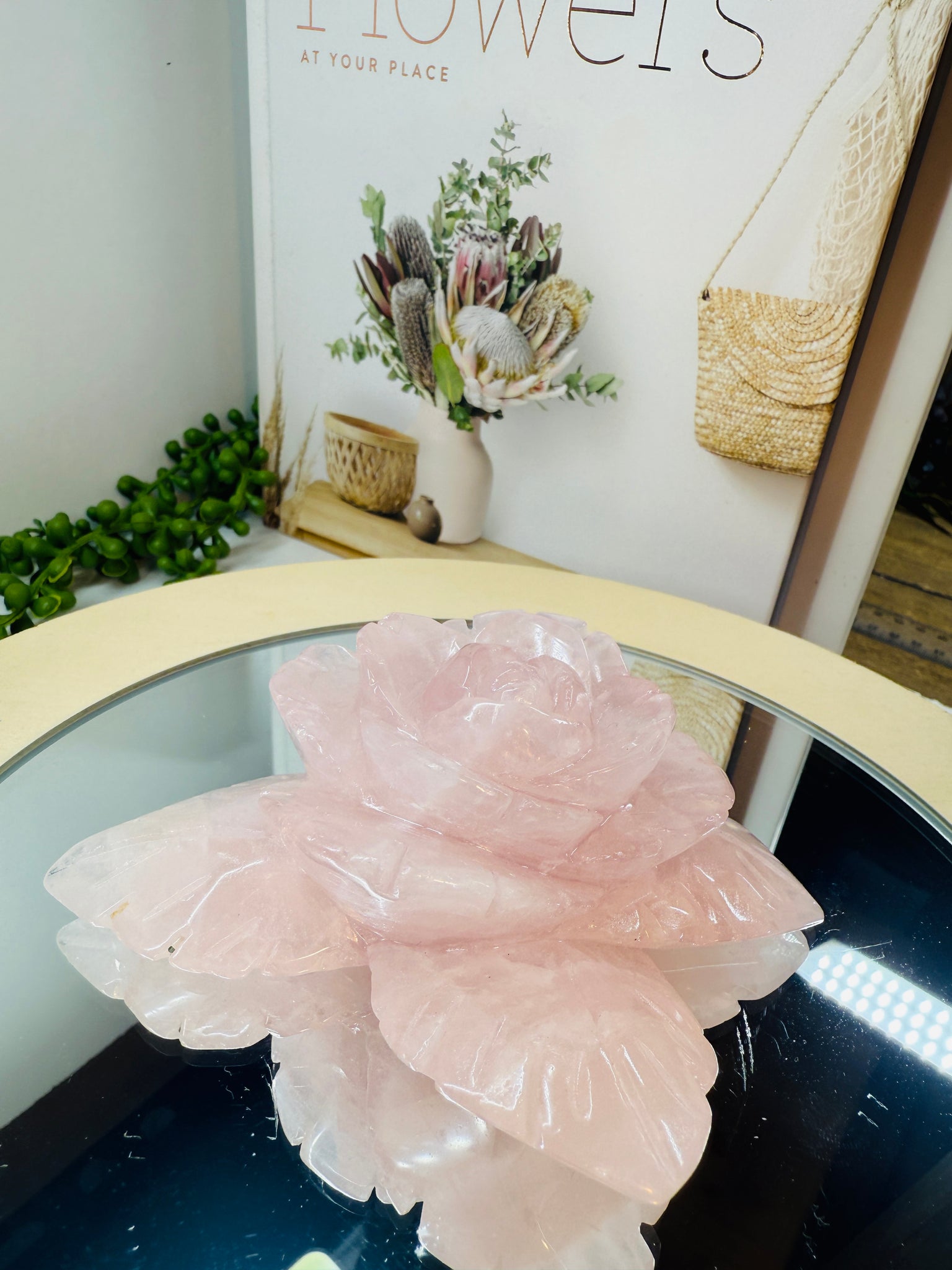 Load image into Gallery viewer, Rose Quartz hand carved flower