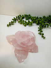 Load image into Gallery viewer, Rose Quartz hand carved flower
